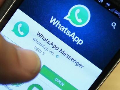 Aplicaci&oacute;n de WhatsApp en un smartphone.