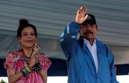 Daniel Ortega y Rosario Murillo durante el 40 aniversario de la toma del palacio nacional por la guerrilla sandinista en Managua, Nicaragua, en agosto de 2018.