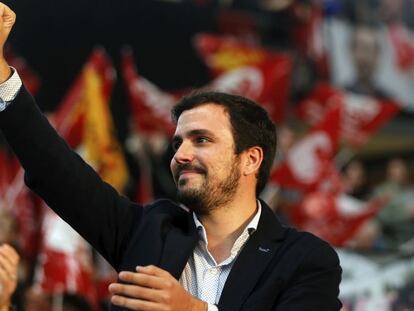 El candidato de IU a la Presidencia del Gobierno, Alberto Garzón, durante su intervención en el acto central de campaña de la coalición Esquerra Unida-UP en Valencia.