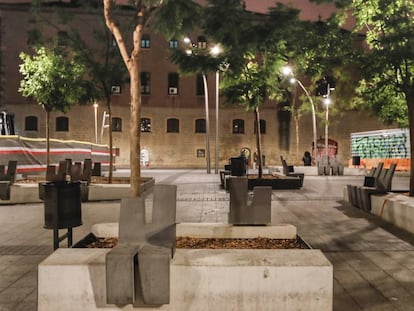 La plaza de la Gardunya en El Raval, en una imagen de archivo, con el local ocupado al fondo.