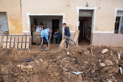 Estado de la vivienda de Francisco Ramírez en el barrio El Raval, de Algemesí, más de un mes después de la dana. 