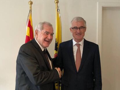 El consejero de Exteriores de la Generalitat, Ernest Maragall, junto al presidente de Flandes, Geert Bourgeois. 