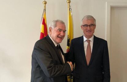 El consejero de Exteriores de la Generalitat, Ernest Maragall, junto al presidente de Flandes, Geert Bourgeois.