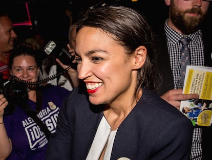 Alexandria Ocasio-Cortez tras conocer su victoria como candidata del Partido Demócrata en las primarias neoyorquinas.