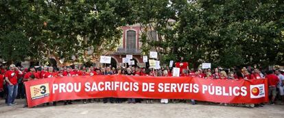 Trabajadores de TV-3 protestan ante el Parlament.