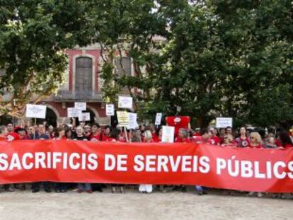 Trabajadores de TV-3 protestan ante el Parlament.