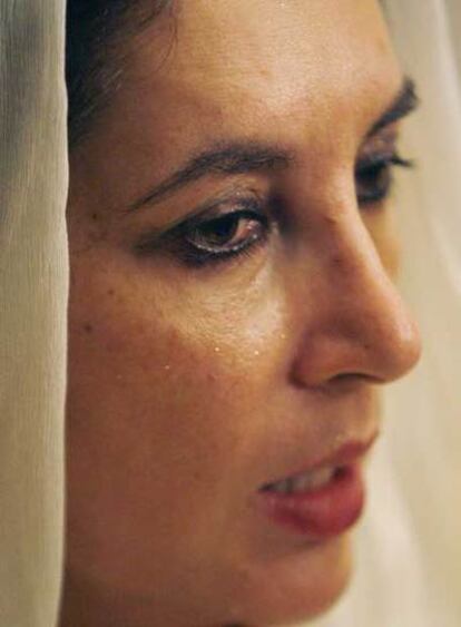 Benazir Bhutto, ayer en su residencia de Karachi.