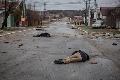 Imagen ganadora del premio Ortega y Gasset de Periodismo a la mejor fotografía. Fue tomada en la ciudad ucrania de Bucha en abril de 2022, después de que se retiraran las tropas rusas.