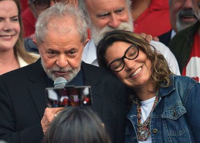 El expresidente brasileño junto a su novia, Rosangela da Silva.