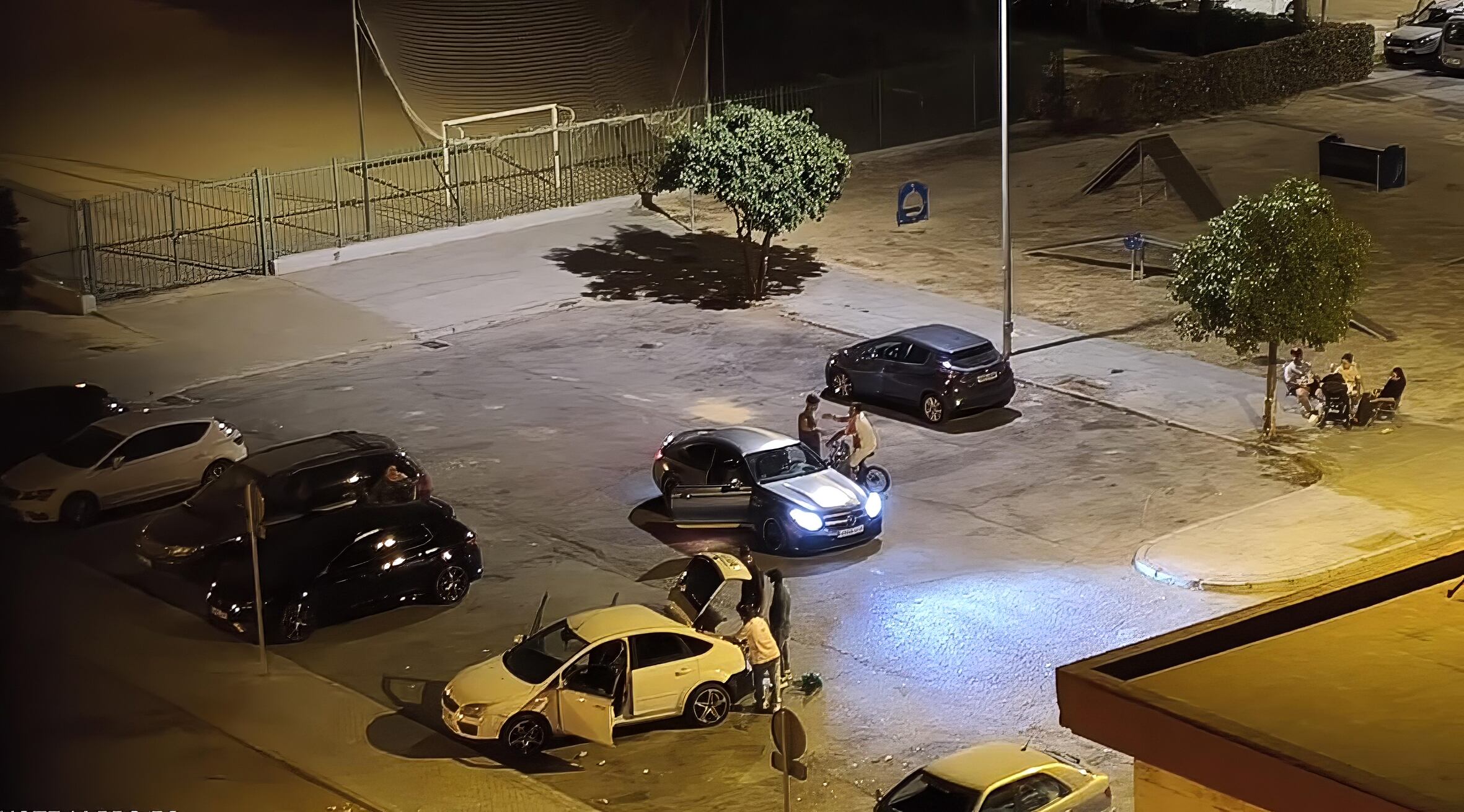 جيران سيفيل كانوا في منتصف الصباح لمدة أربع سنوات