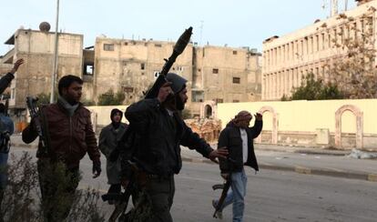 Milicianos del Ej&eacute;rcito Libre de Siria, en Homs.