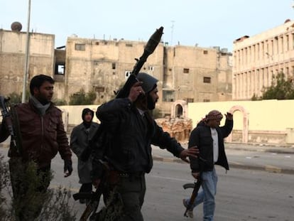 Milicianos del Ej&eacute;rcito Libre de Siria, en Homs.