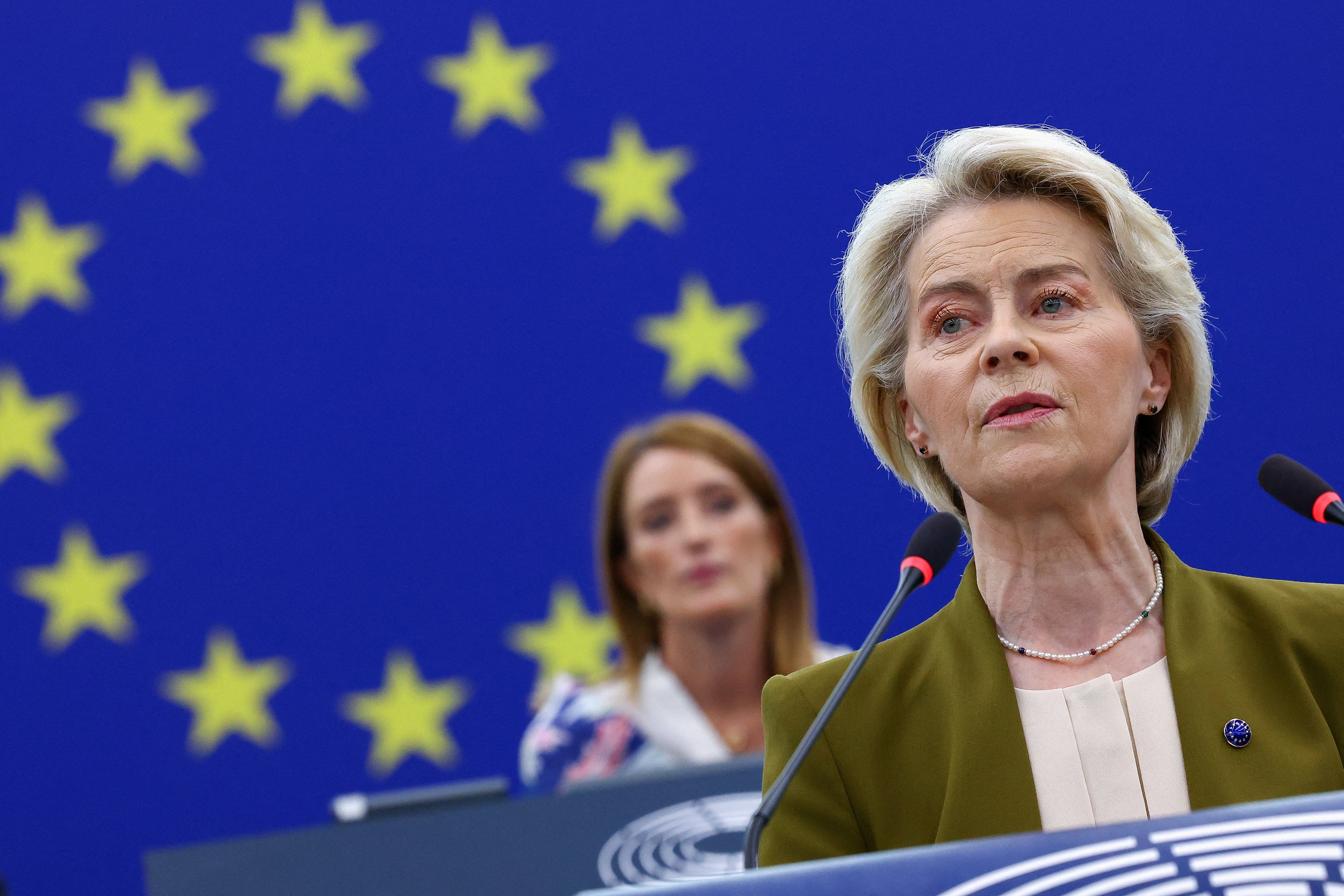 European Parliament President Roberta Metsola sits behind European Commission President Ursula von der Leyen as she delivers the State of the European Union address to the parliament, in Strasbourg, France, September 10, 2025. REUTERS/Yves Herman
