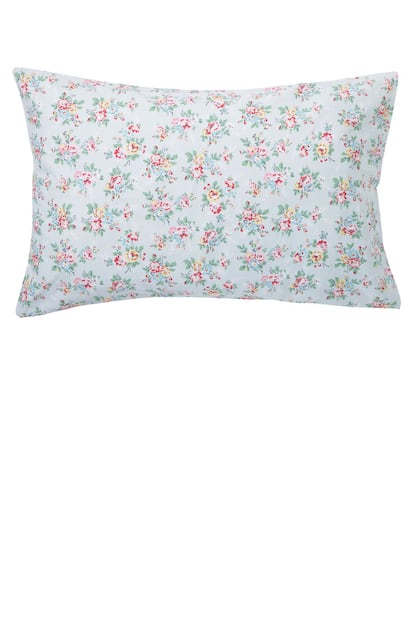 Cojn con estampado de flores de Cath Kidston.