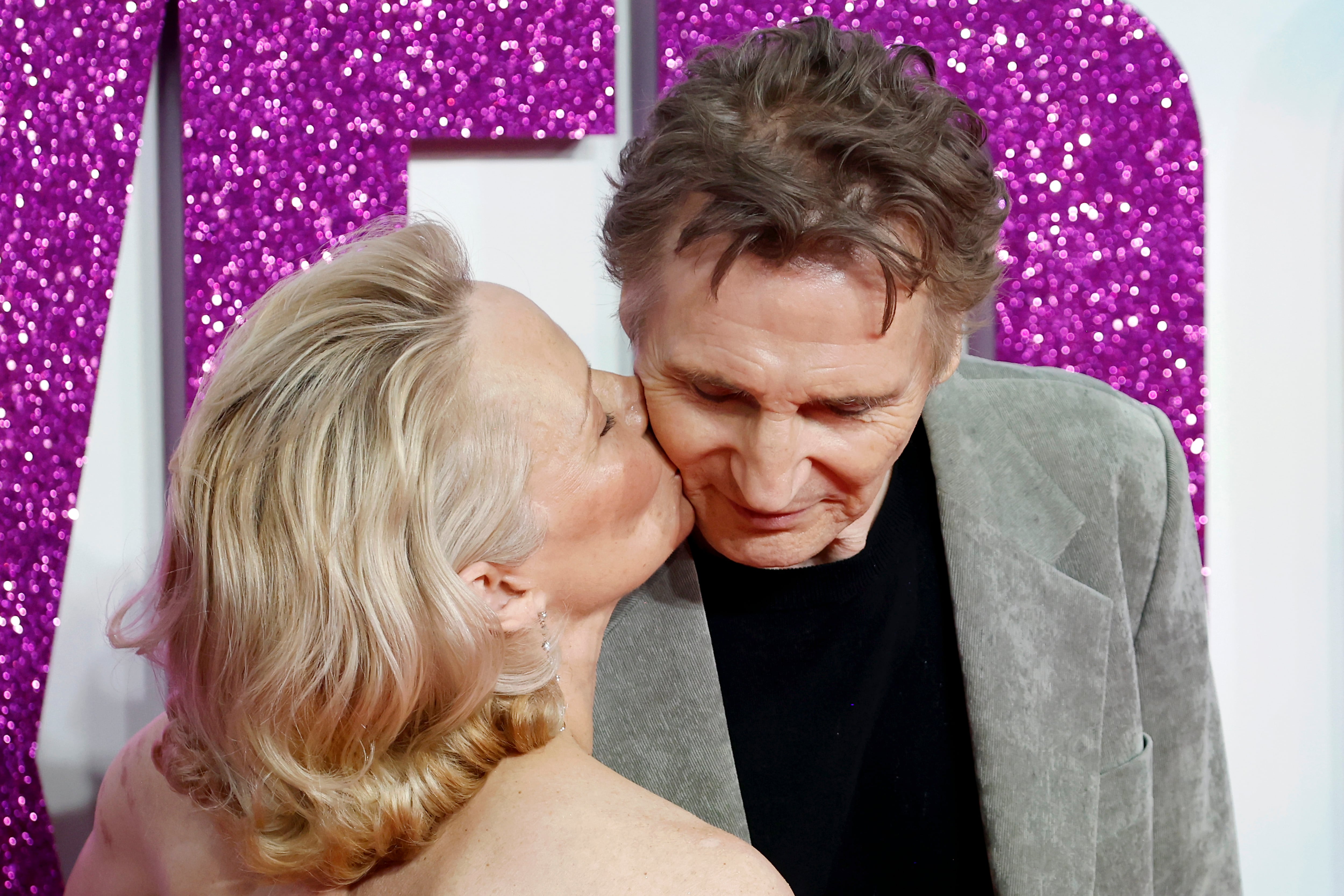 Pamela Anderson y Liam Neeson, pareja sorpresa del verano 1 Pamela Anderson y Liam Neeson, en el estreno de 'Agárralo como puedas' en Leicester Square, en Londres, el 22 de julio de 2025.