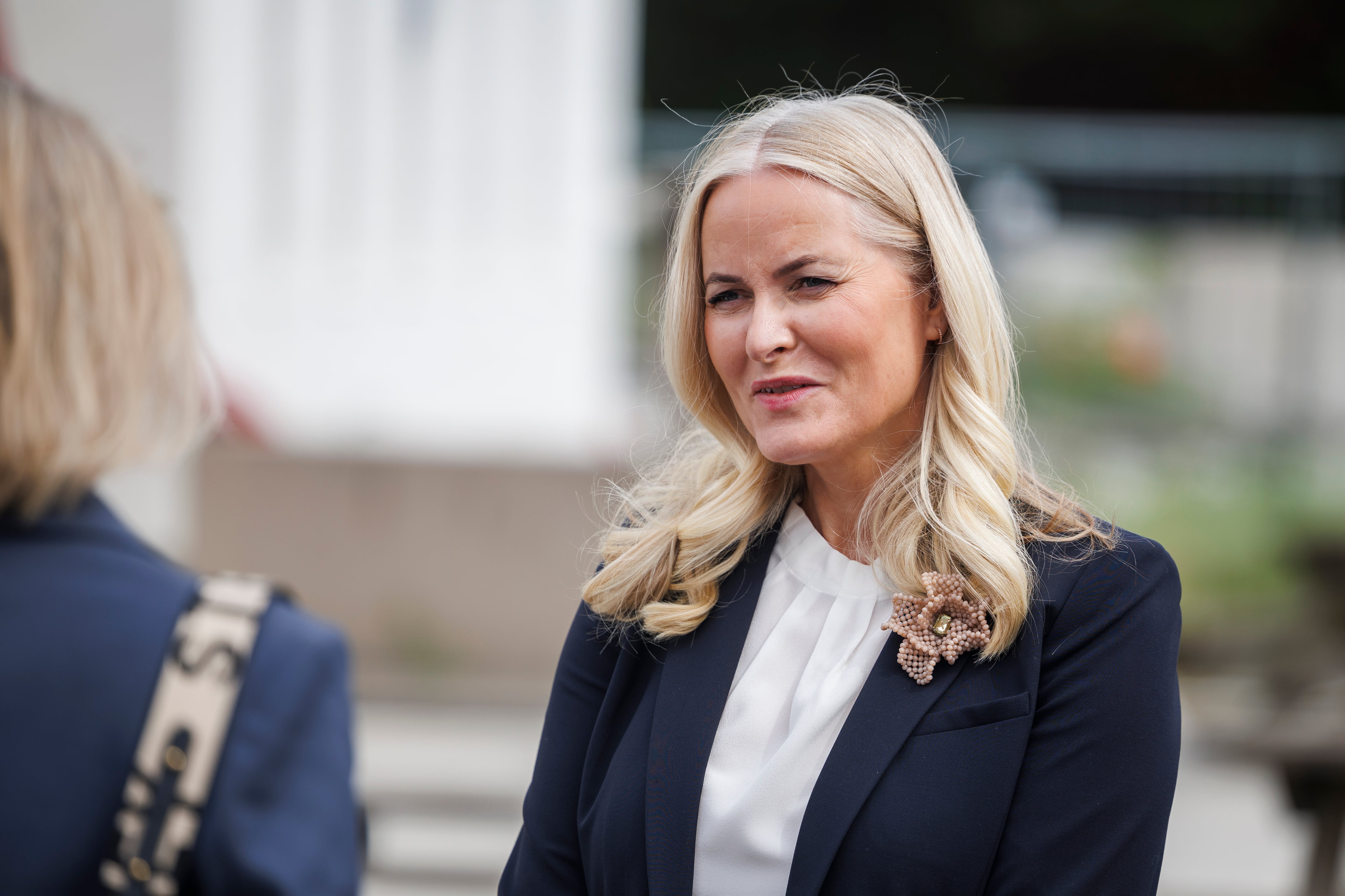 Mette-Marit de Noruega hace balance del año tras las acusaciones a su hijo por violación: “Ha sido muy duro”