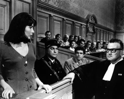 Juliette Greco, mite de la cançó i l'escena francesa, en un fotograma de la pel·lícula 'Drame dans un miroir' (1960), del director Richard Fleischer, amb Orson Welles.
