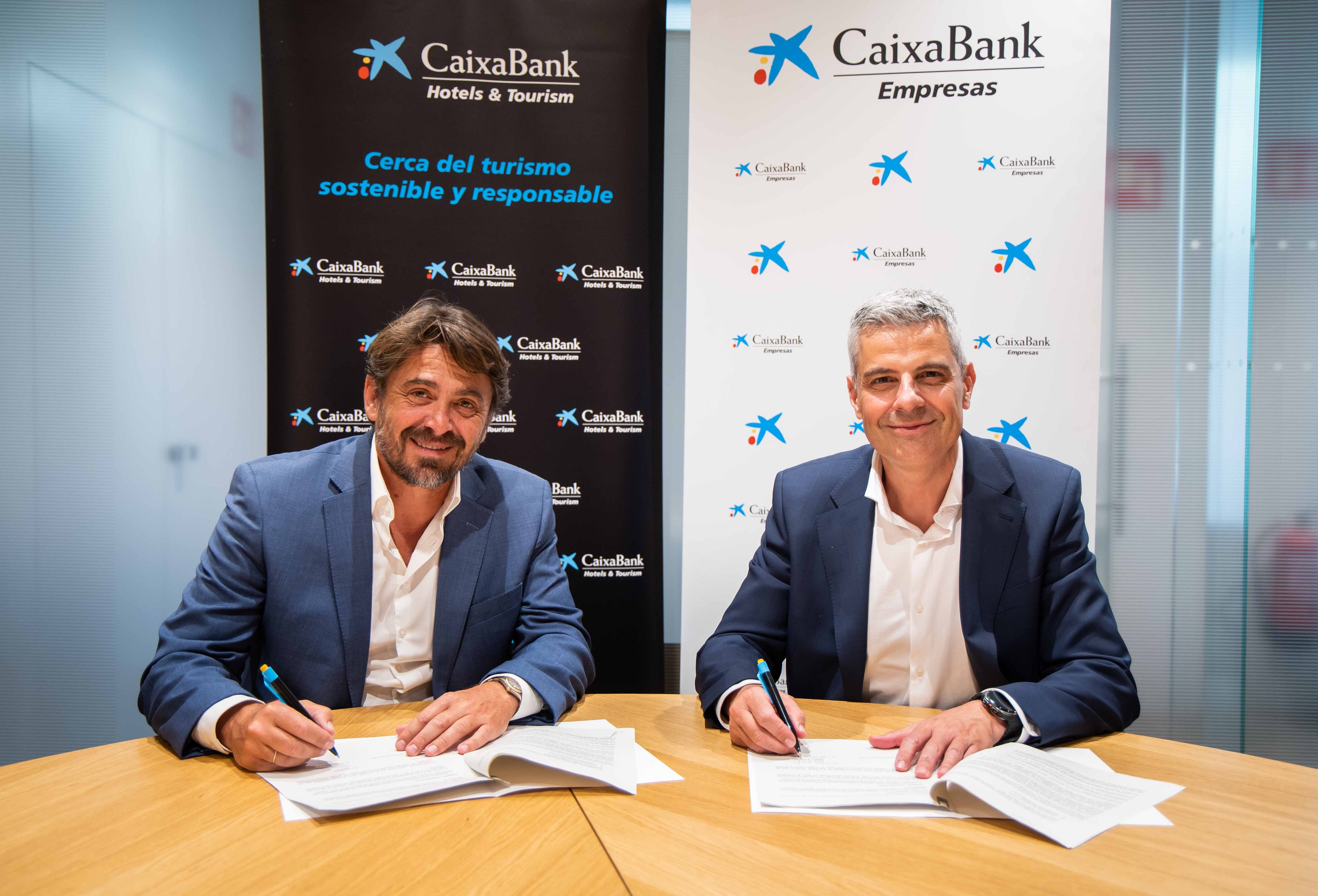 Caixabank pacta con la patronal hotelera una línea nueva de crédito de 2.800 millones