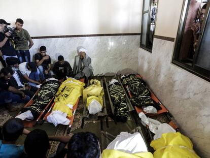 Los cadáveres de las víctimas de un bombardeo israelí el 14 de noviembre, en la morgue de Deir al Balah, en Gaza.