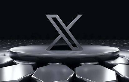 X logo plateado