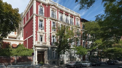 El edificio que ha vendido Axiare en la Calle Fernando el Santo (Madrid) en una foto de archivo.