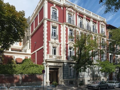 El edificio que ha vendido Axiare en la Calle Fernando el Santo (Madrid) en una foto de archivo.