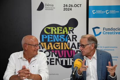 El alcalde de Dénia, Vicent Grimalt, y el director del festival, Josep Ramoneda, este jueves en Valencia.