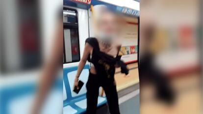 Imagen del vídeo grabado durante la agresión racista en el metro de Madrid.
