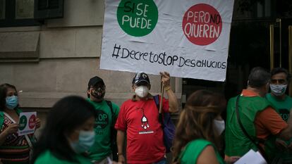 Protesta de la Plataforma de Afectados por la Hipoteca (PAH) en Barcelona para exigir una moratoria de desahucios.