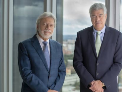 Los hermanos Luis Amodio (izqda.) y Mauricio Amodio (dcha.), presidente y consejero dominical de OHL, en una imagen facilitada por la compañía.