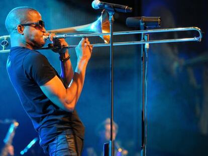 Actuaci&oacute;n de Trombone Shorty &amp; Orleans Avenue en el Festival de Vitoria en 2014.