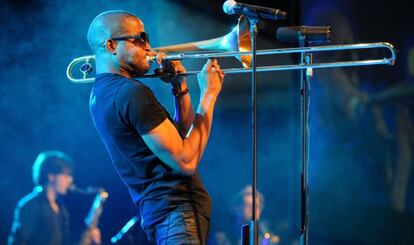 Actuaci&oacute;n de Trombone Shorty &amp; Orleans Avenue en el Festival de Vitoria en 2014.
