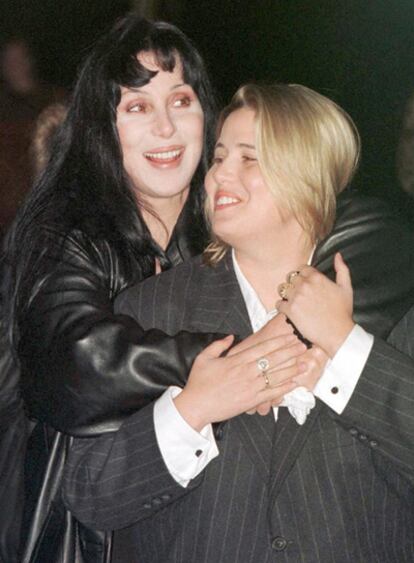 Cher y Chastity Bono en una imagen de 1996.