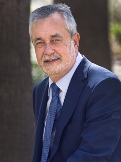José Antonio Griñán posando para una entrevista de El País Andalucía.