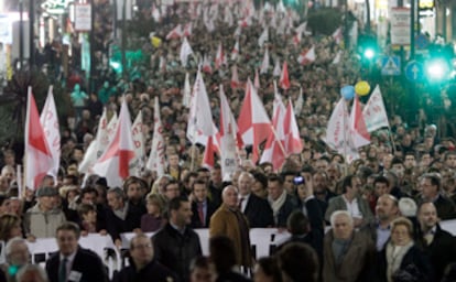 Miles de personas concetradas en Vigo en contra de la fusión de las cajas gallegas