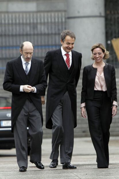 Rubalcaba, Zapatero and Chacón attending a military parade in Madrid.