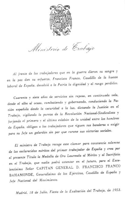 Documento de la concesión de la medalla al Mérito en el Trabajo a Franco.  