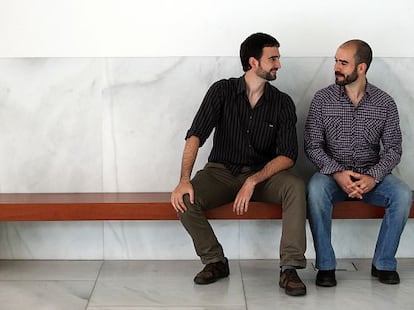 Raúl López, a la izquierda, y Gaizka Fernández, en el paraninfo de la UPV en Bilbao.