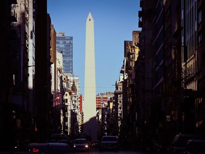 El Obelisco en Avenida Corrientes durante el segundo paro general al gobierno de Javier Milei, en Buenos Aires, el 9 de mayo de 2024.
