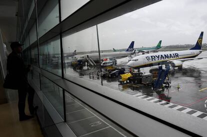 Aviones en el aeropuerto de Dublín, Irlanda.