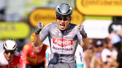 Jasper Philipsen de Deceuninck celebra la etapa ganadora