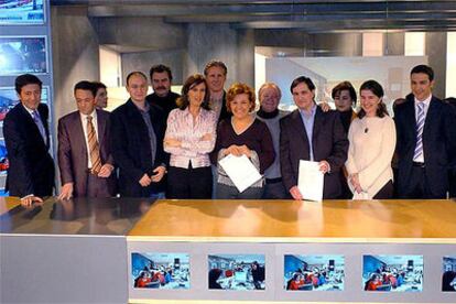 La directora de RTVE, Carmen Caffarel, junto los directores de los informativos, en la presentacin del proyecto.