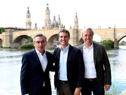 El presidente del PP, Pablo Casado, este mes en Zaragoza junto a Luis María Beamonte, a la izquierda, candidato del partido a la Presidencia del Gobierno de Aragón, y el candidato a la alcaldía de Zaragoza, Jorge Azcón.