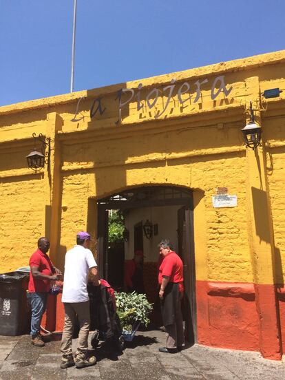 La Piojera, uno de los bares más emblemáticos de la capital donde gustar el auténtico y famoso terremoto (cóctel).