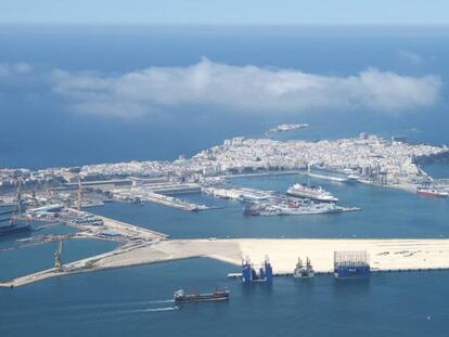 Vista aérea del puerto Bahía de Cádiz.