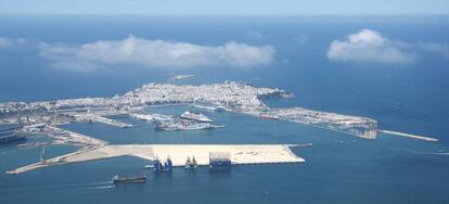 Vista aérea del puerto Bahía de Cádiz.