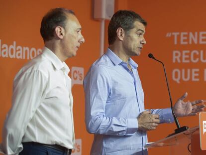 Toni Canto, a la derecha, con su compa&ntilde;ero de Ciudadanos Vicente Ten.