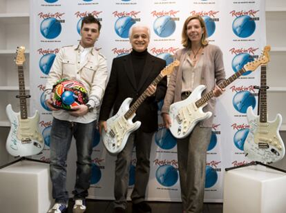 Fonsi Nieto, Roberto Medina y Simoneta Gómez Acebo, durante la presentación de la subasta en Madrid.