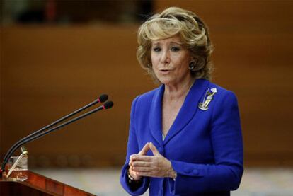 Esperanza Aguirre, durante la primera sesión del debate de su investidura ante el pleno de la Asamblea.