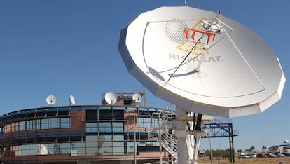 Una antena de Hispasat en Arganda del Rey (Madrid).